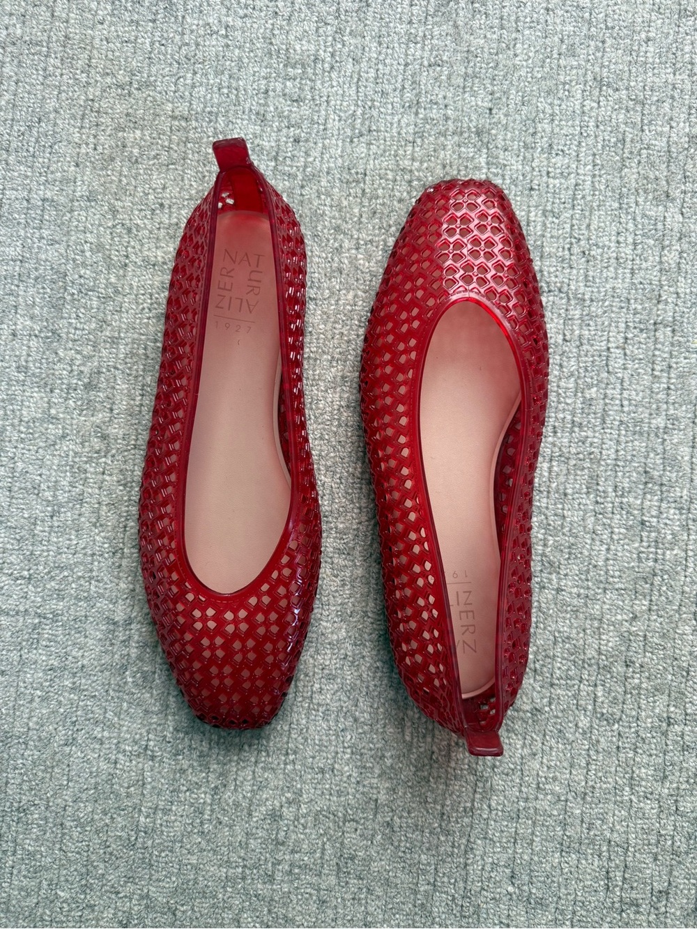 NWOT Naturalizer Carla Jelly Flat in red